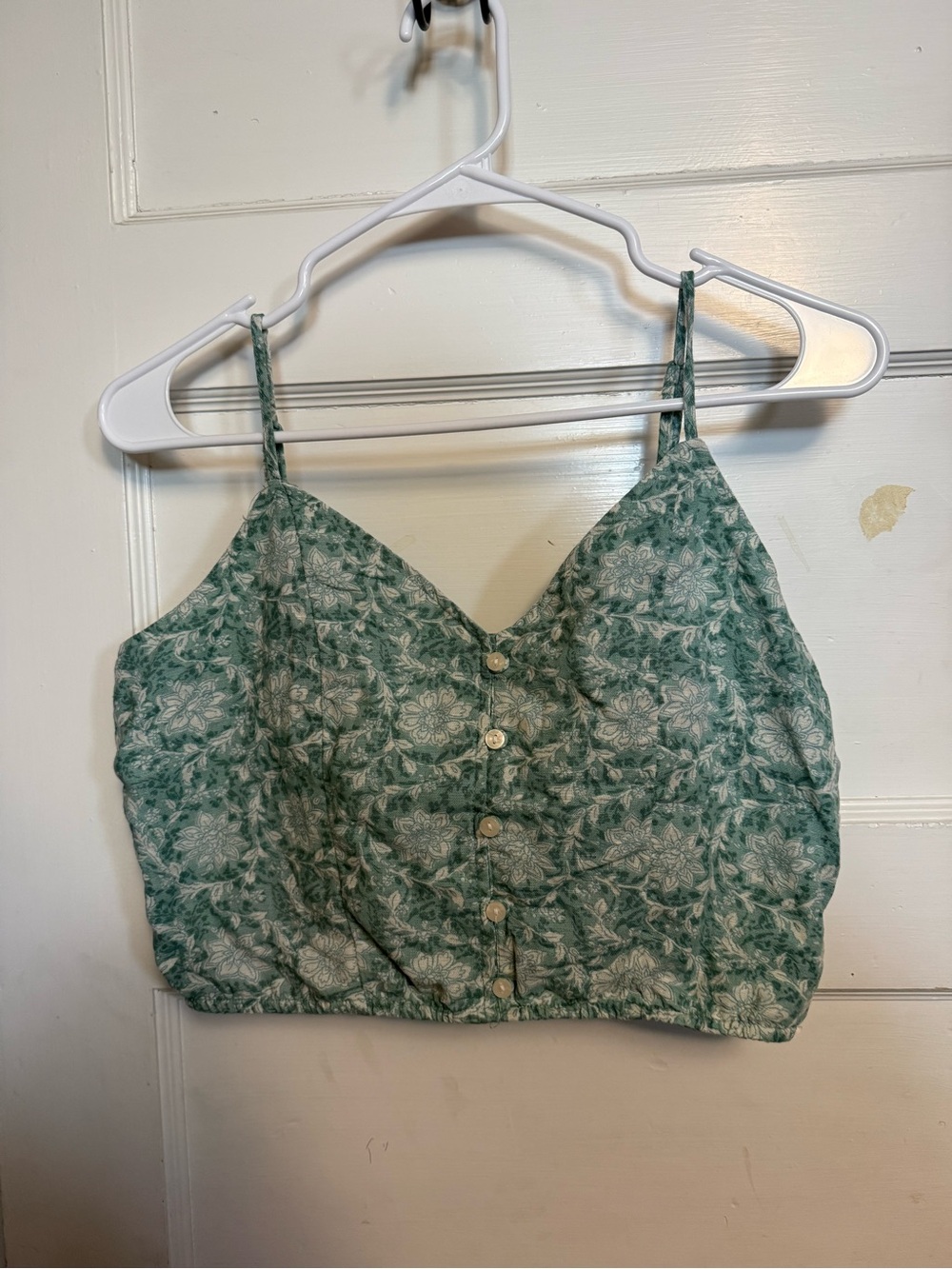 American Eagle Outfitters green & white floral cropped tank top Size Small